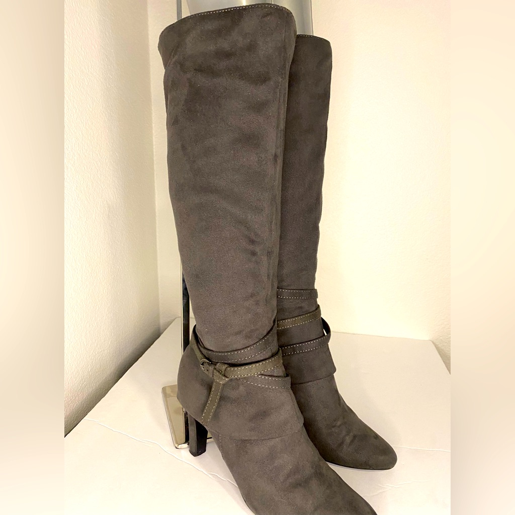 Coach And Four Suede Boots Size 7m